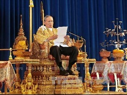 Nhà vua Thái Lan phê chuẩn danh sách nội các cải tổ 